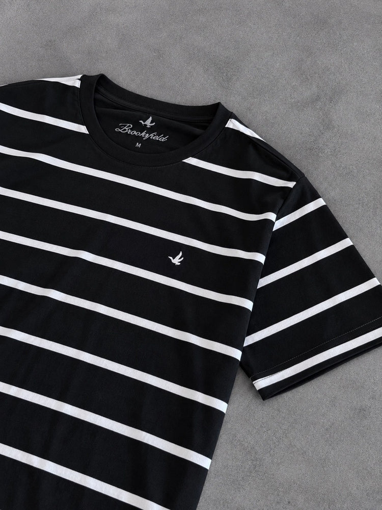 CAMISETA BROOKSFIELD PRETA LISTRA BRANCA