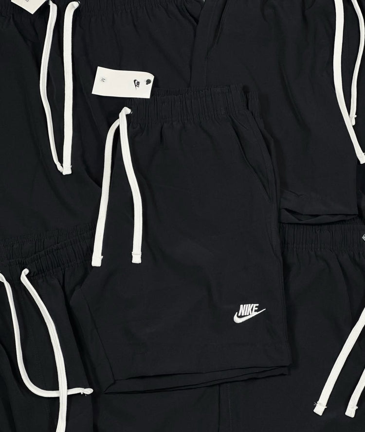 BERMUDA NIKE CLUB PRETA