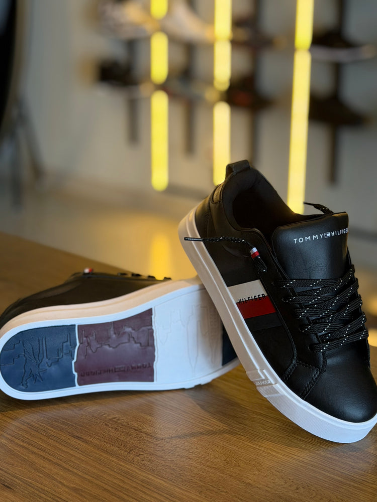 TÊNIS TOMMY DINO PRETO/BRANCO
